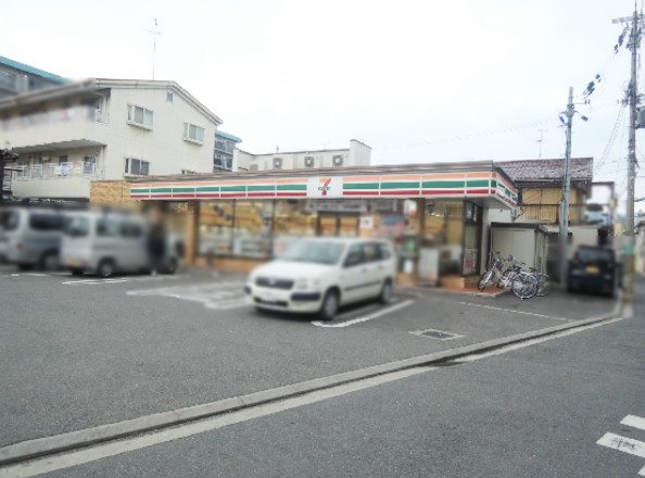 コンビニ　セブンイレブン 八尾陽光園1丁目店（コンビニ）まで402m
