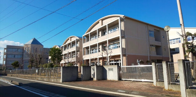 中学校　徳島県立しらさぎ中学校（中学校）まで1557m