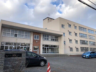 中学校　札幌市立栄中学校（中学校）まで1042m