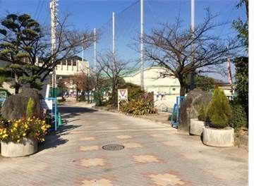 小学校　久留米市立西国分小学校（小学校）まで883m