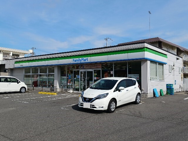 その他　ファミリーマート今治東鳥生店まで200m