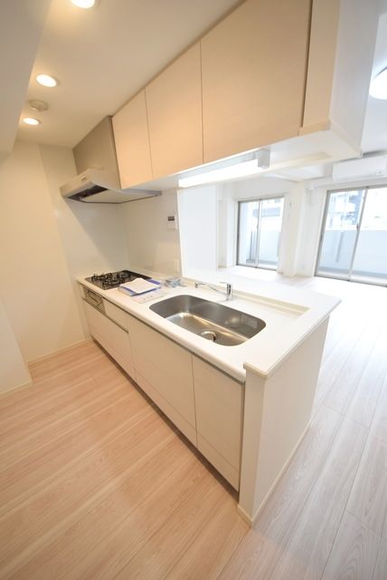 キッチン　※同タイプ間取り　設備施工例　床材の色等変更ございます