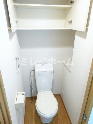 トイレ　同建物内別のお部屋の参考写真になります。