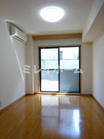 居室・リビング　同建物内別のお部屋の参考写真になります。