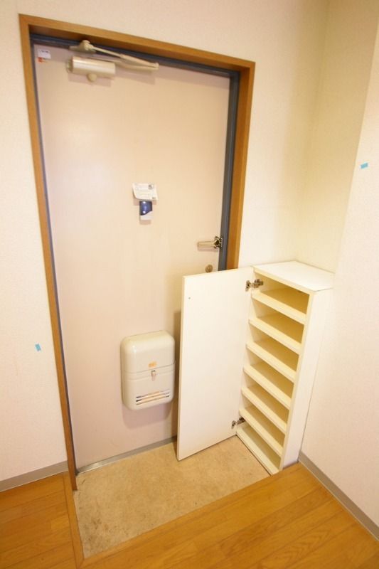 玄関　メゾンそれいゆ　北区田端3