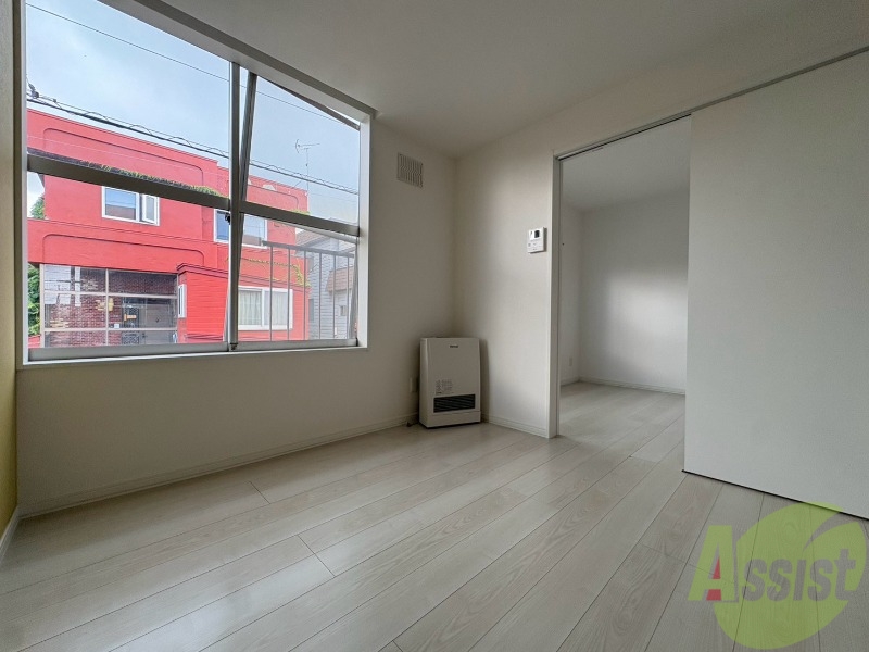 居室・リビング　広くてキレイなお部屋が広がっていて、充実した生活が送れそう。