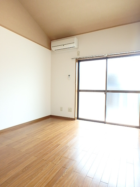 居室・リビング　明るいお部屋でｓ気分も上がります