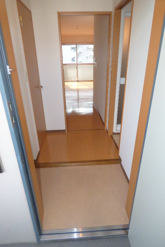 玄関　※同物件別号室参考写真