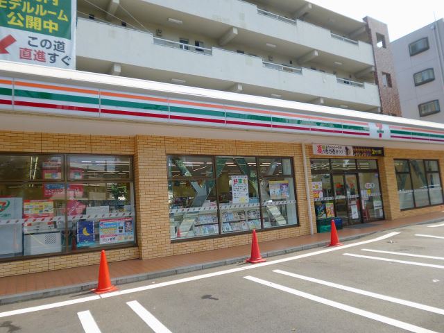 コンビニ　セブンイレブン（コンビニ）まで400m