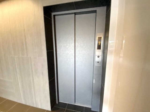 ロビー　駅から徒歩８分