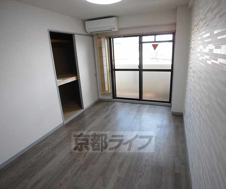 居室・リビング　南向きの明るいお部屋です。