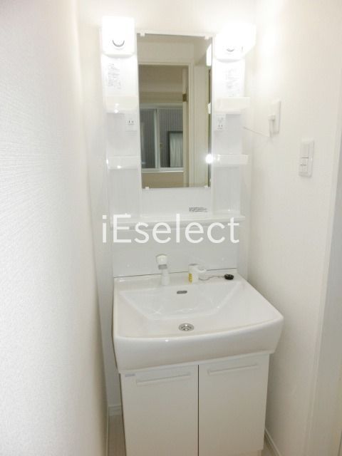 洗面設備　洗髪も出来る洗面台です