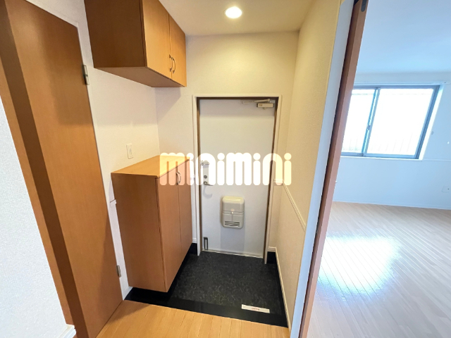 玄関　下駄箱付きの玄関です