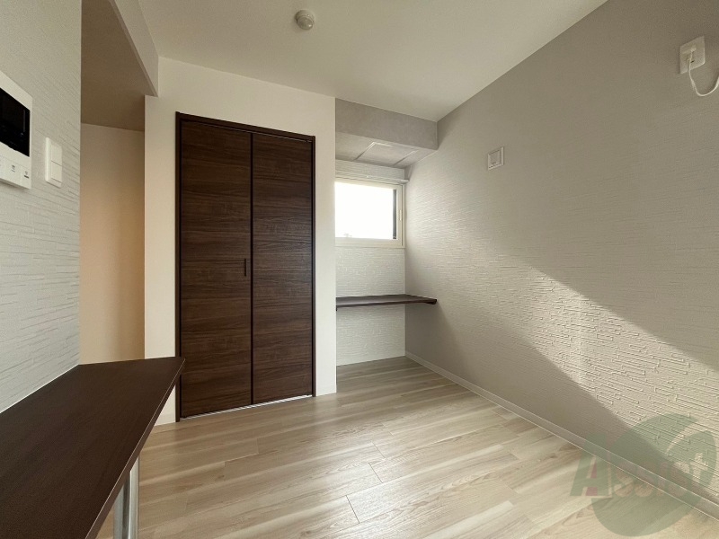 居室・リビング　日当たりが良くて心地よく過ごせそうなお部屋です。