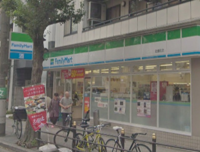 コンビニ　ファミリーマート釣鐘町店（コンビニ）まで156m