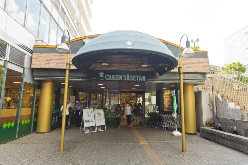 スーパー　クイーンズ伊勢丹小石川店（スーパー）まで382m