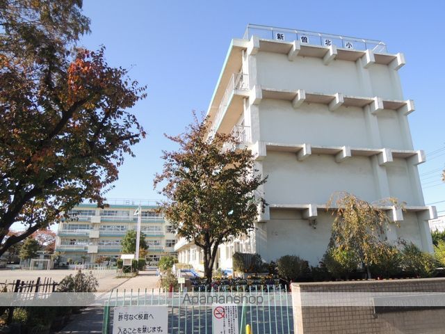小学校　戸田市立新曽北小学校（小学校）まで185m