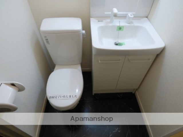 京急本線 鮫洲駅 徒歩6分 3階建 築13年のトイレ写真