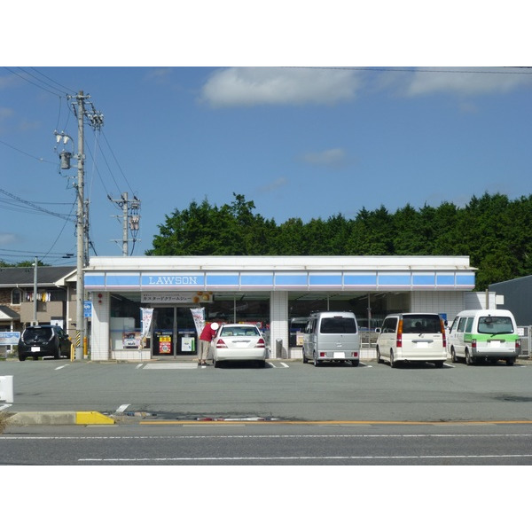 コンビニ　ローソン久居一色店（コンビニ）まで827m