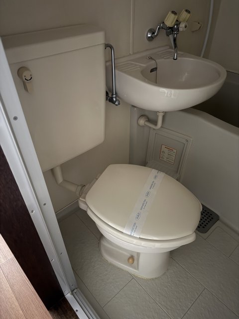 トイレ　同物件別号室のものです。