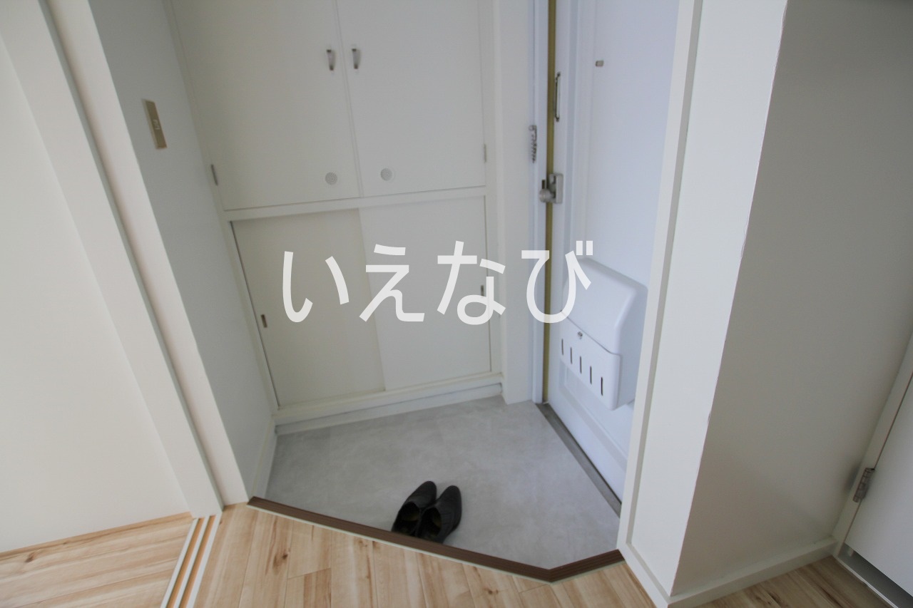 玄関　同一物件です。