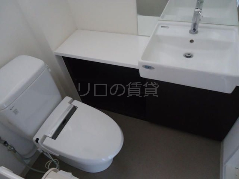 ＪＲ京浜東北線 鶴見駅 徒歩9分 5階建 築19年のトイレ写真
