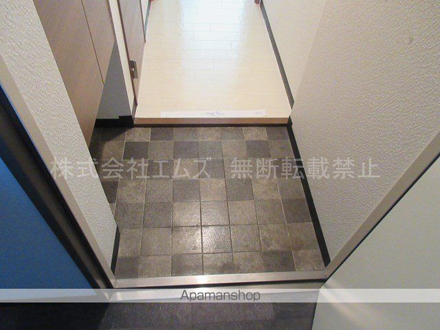 地下鉄東西線 ひばりが丘駅 徒歩9分 4階建 築16年の玄関写真