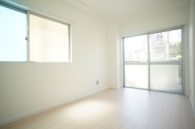 その他部屋・スペース　２面採光なので、明るく風通しのよい過ごしやすいお部屋です♪