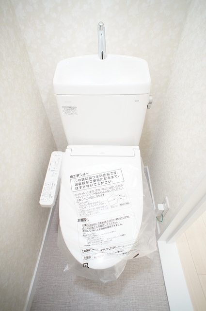 トイレ　白を基調とした空間で清潔感のあるトイレです♪