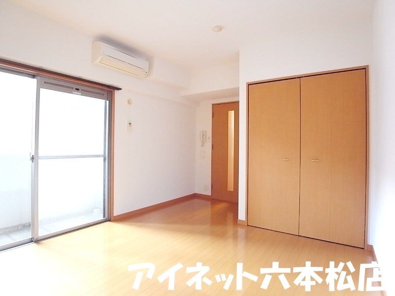 居室・リビング　広々としたお部屋です。