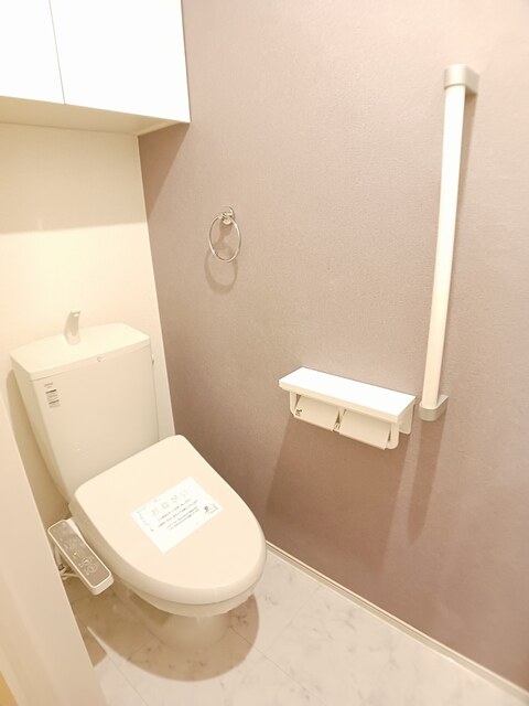ＪＲ山陽本線 松永駅 バス乗車時間：7分 最寄りバス停で下車 徒歩5分 2階建 築8年のトイレ写真