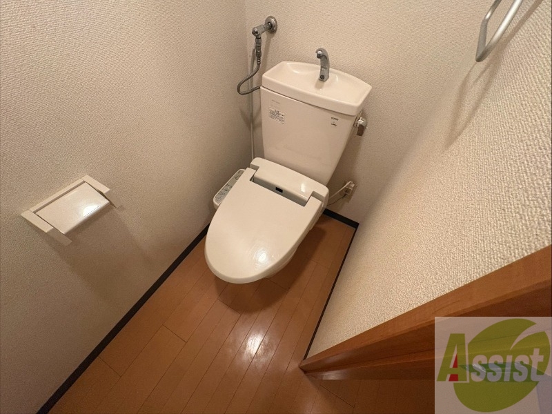 トイレ　こちらはトイレです。清潔感があり、安心して使用できます。