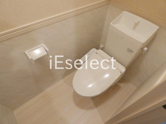 トイレ　嬉しいウォシュレット付き