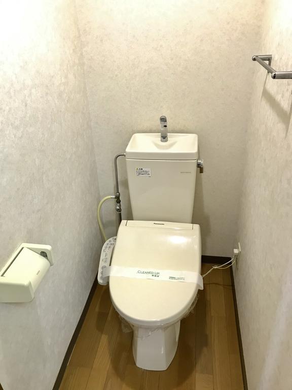 トイレ　温水洗浄便座