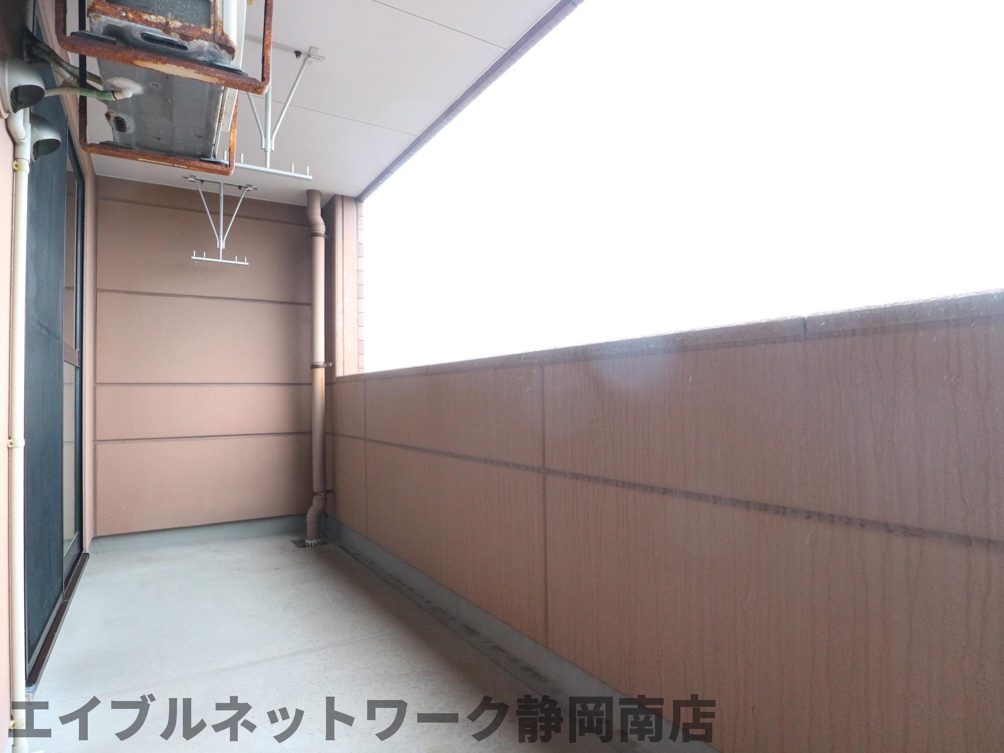 バルコニー　陽当たり良好なバルコニーです