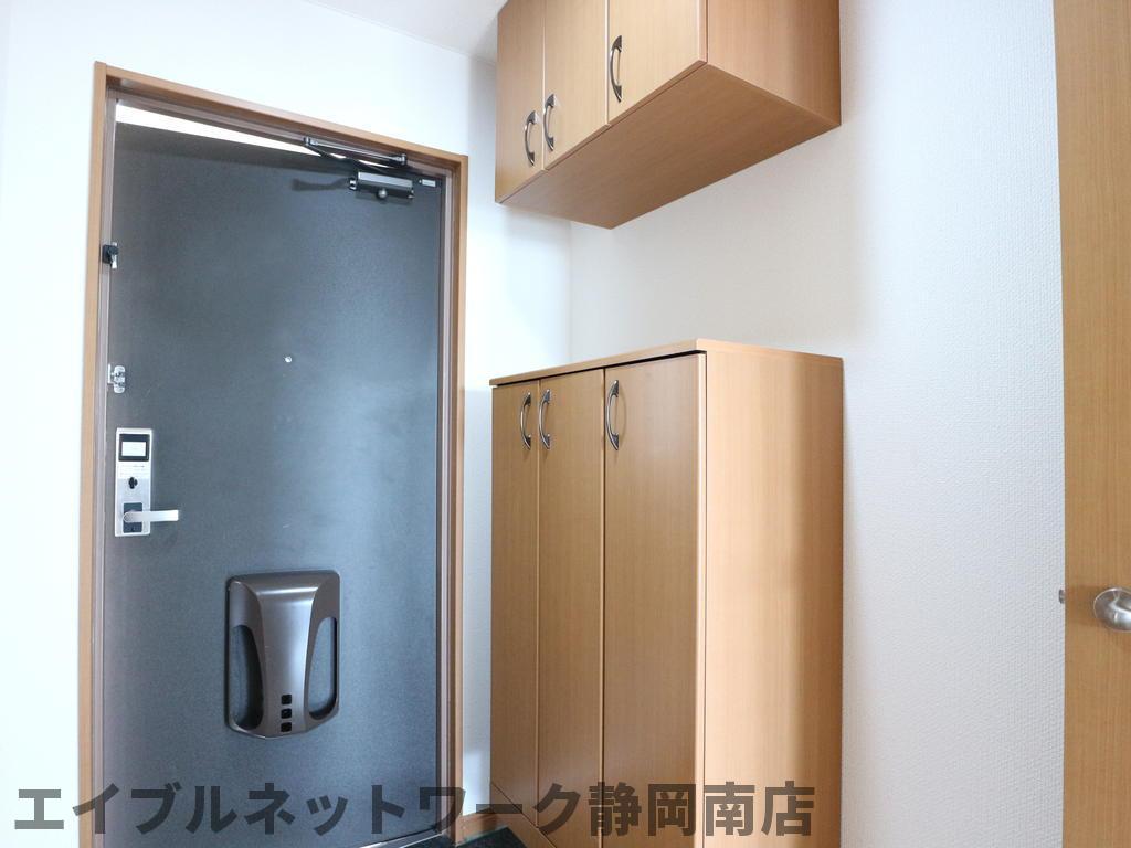 玄関　落ち着いた玄関です