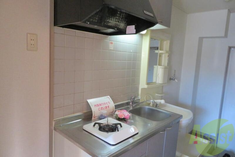 キッチン　コンロがすでに搭載されており、入居時かｒあたすかります。