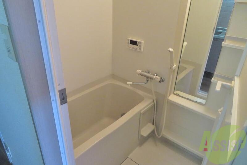 バス・シャワールーム　浴槽はこんなにも広いです。ゆっくりあたたまれます。