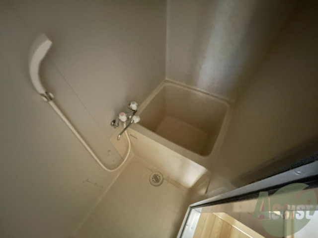 バス・シャワールーム　バス・トイレ別でお掃除しやすいですよ～。