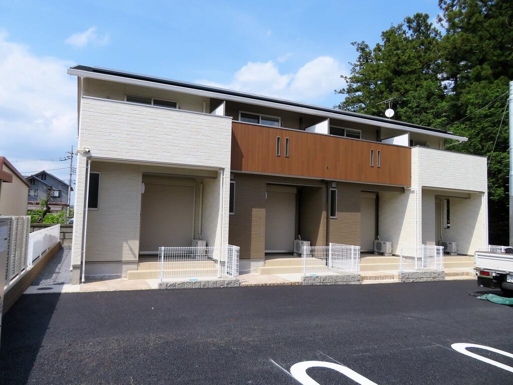 建物外観　築浅2LDKのご紹介です！