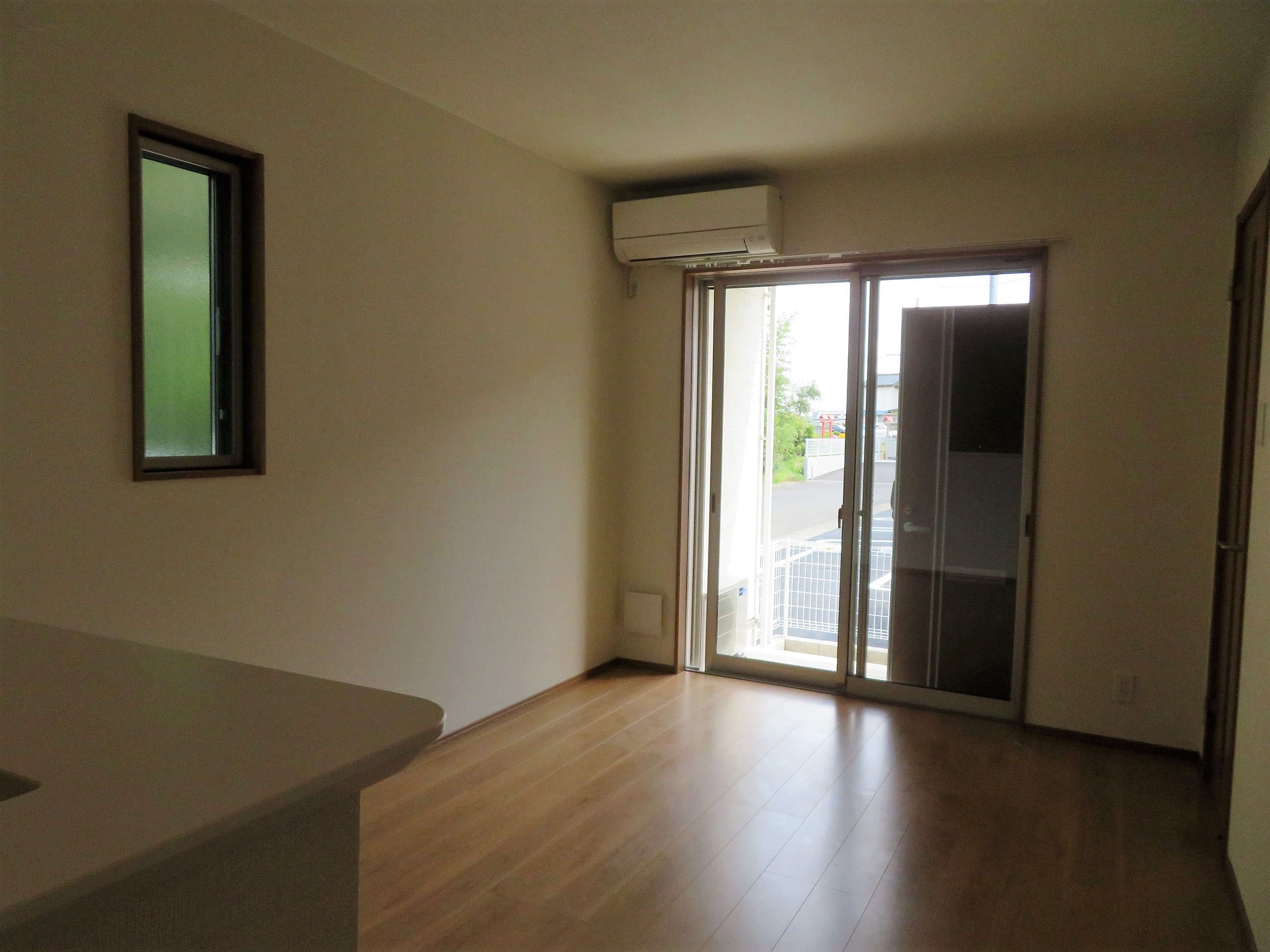 居室・リビング　LDK10帖ございます！