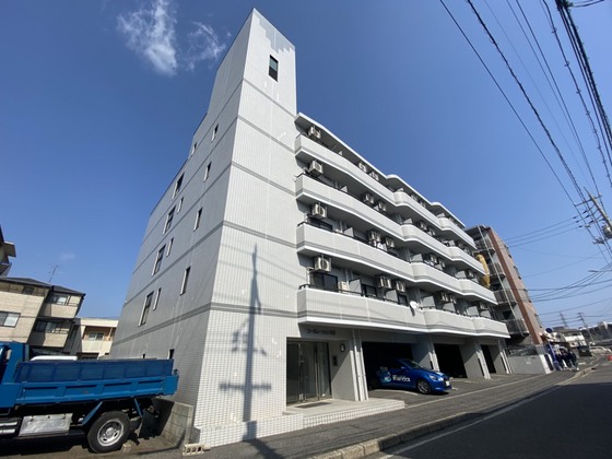 広島市西区草津浜町のマンションの建物外観