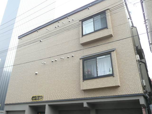 札幌市北区北七条西のアパートの建物外観