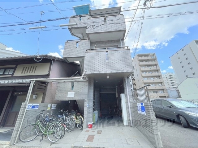 京都市下京区布屋町のマンションの建物外観