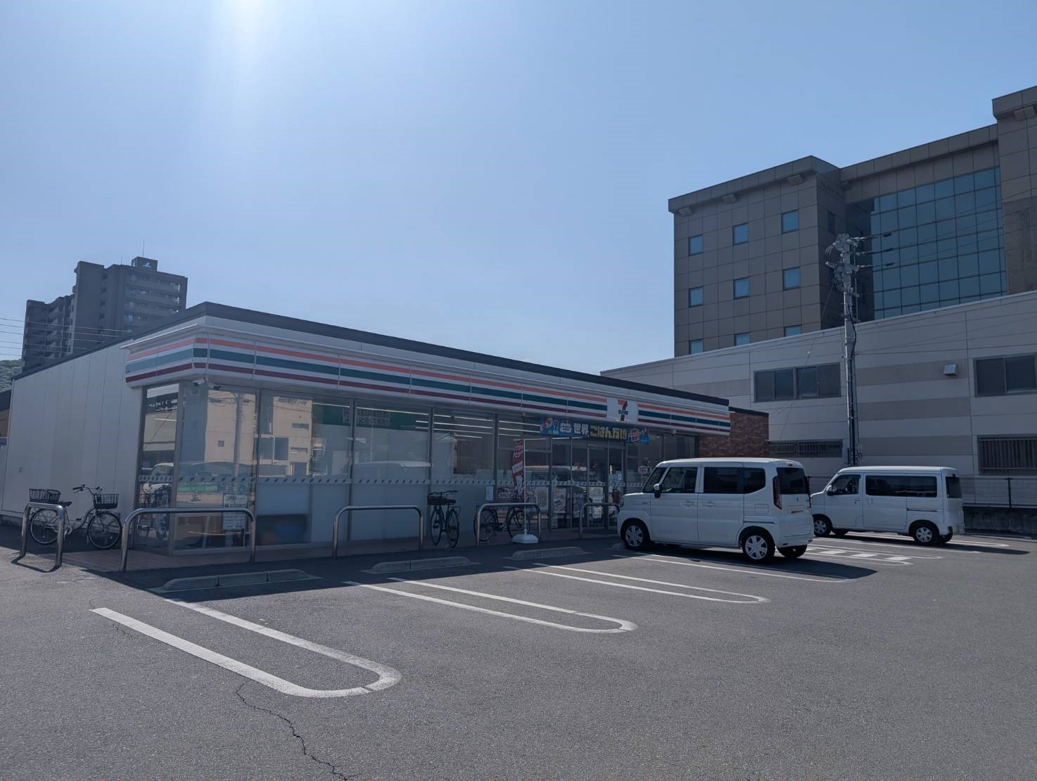 コンビニ　セブンイレブン坂出駅南店（コンビニ）まで45m