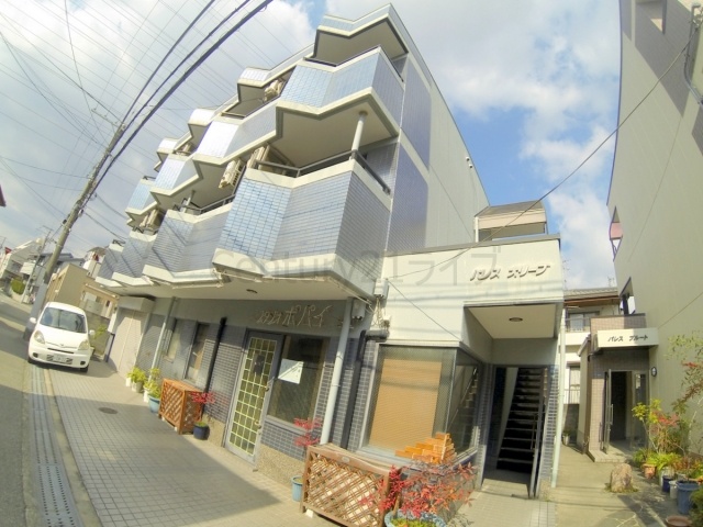 宝塚市泉町のマンションの建物外観