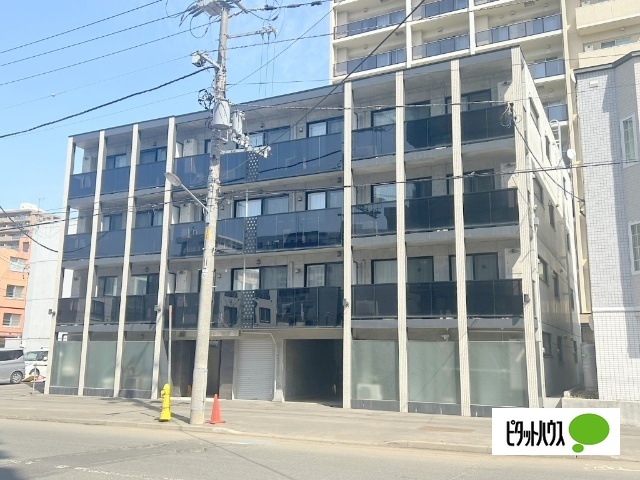 札幌市北区北十四条西のマンションの建物外観