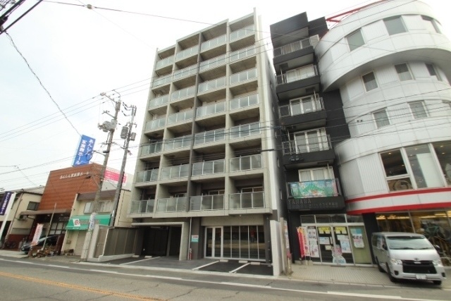広島市佐伯区楽々園のマンションの建物外観