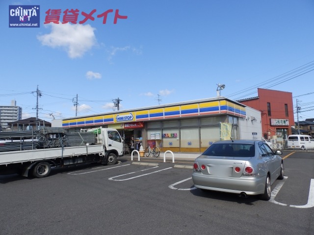 【鈴鹿市平田新町のマンションのコンビニ】