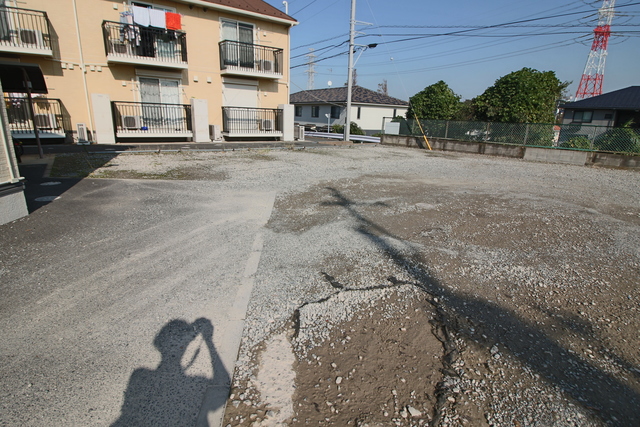 【船橋市行田町のアパートの駐車場】